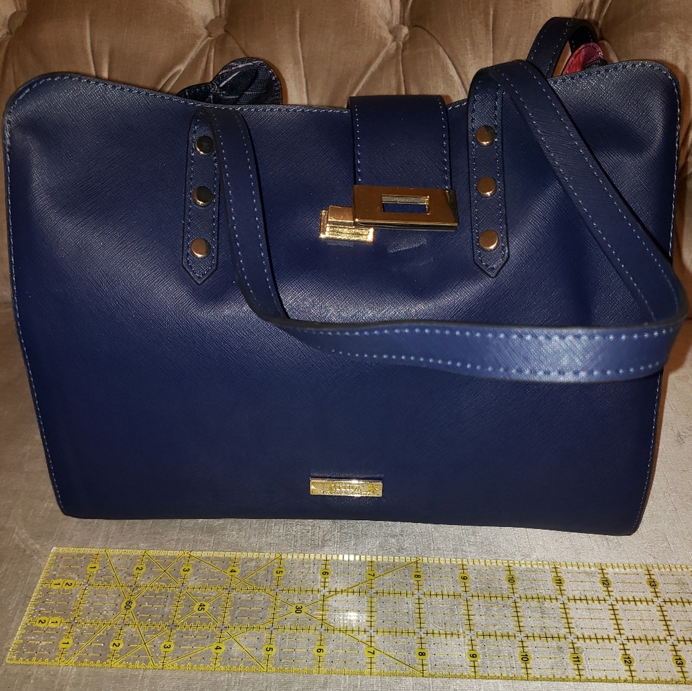 Lovely medium purse with floral lining